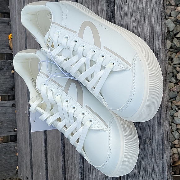 Tretorn Shoes - Tretorn Women’s White&Gray  Sneakers